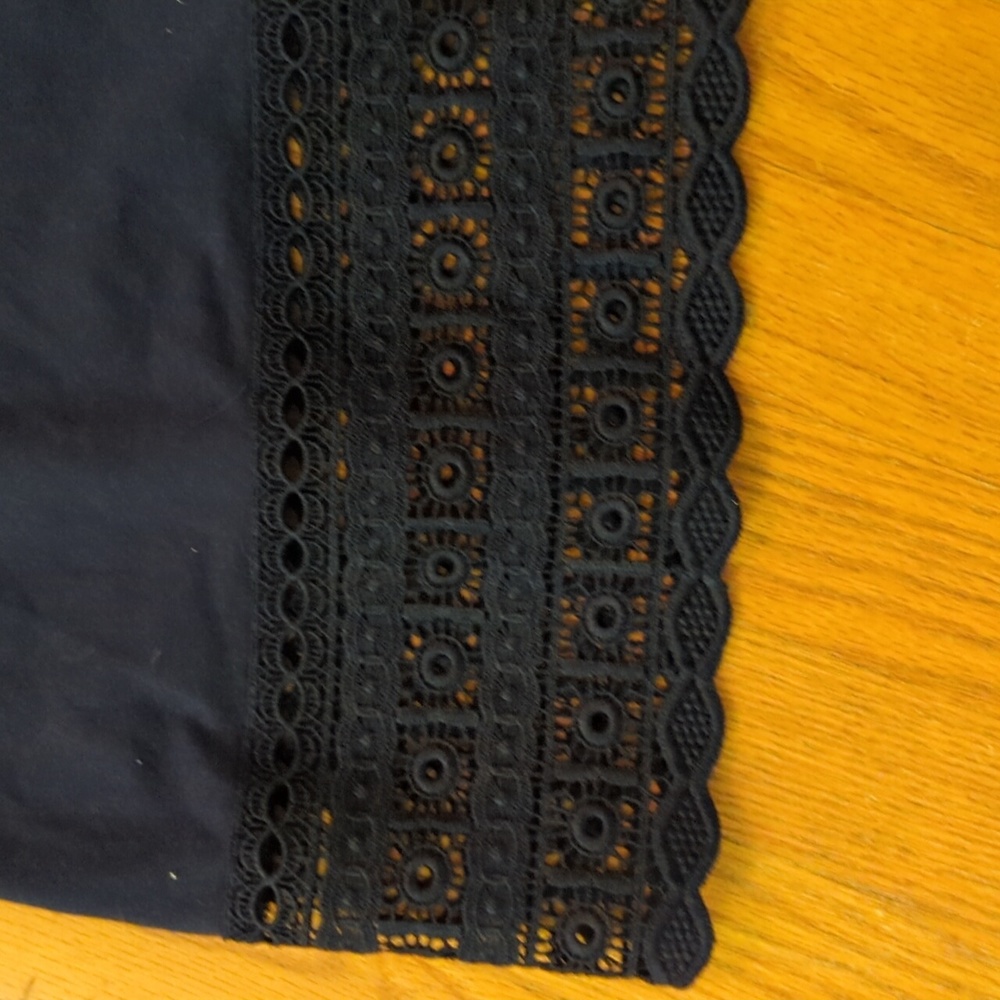 Momzelle lace hem nursing dress - Picture 2 of 5
